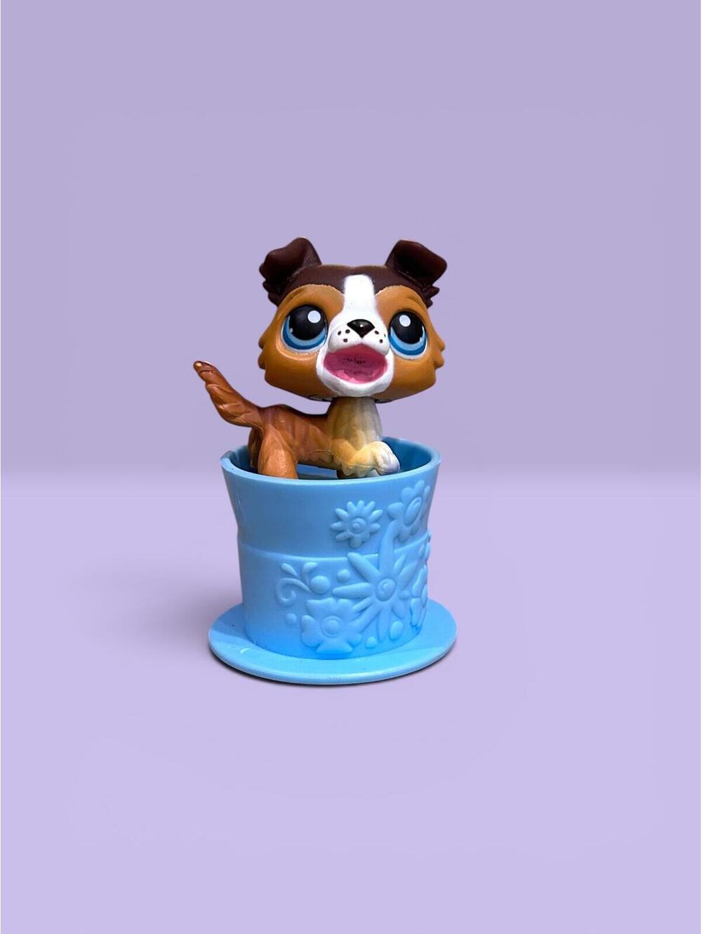 Littlest Pet Shop LPS Collie #237 with Stand Accessory